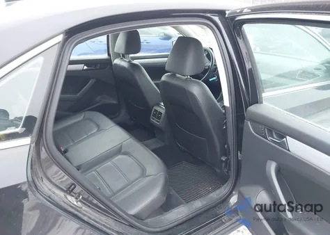 2013 Volkswagen Passat 2.5L Se из США, поврежденный, VIN 1VWBP7A33DC058580